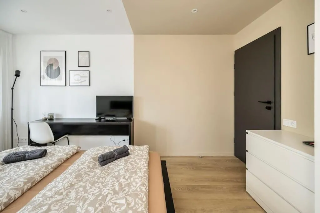 Image 5 of GoldenHugo Apartment