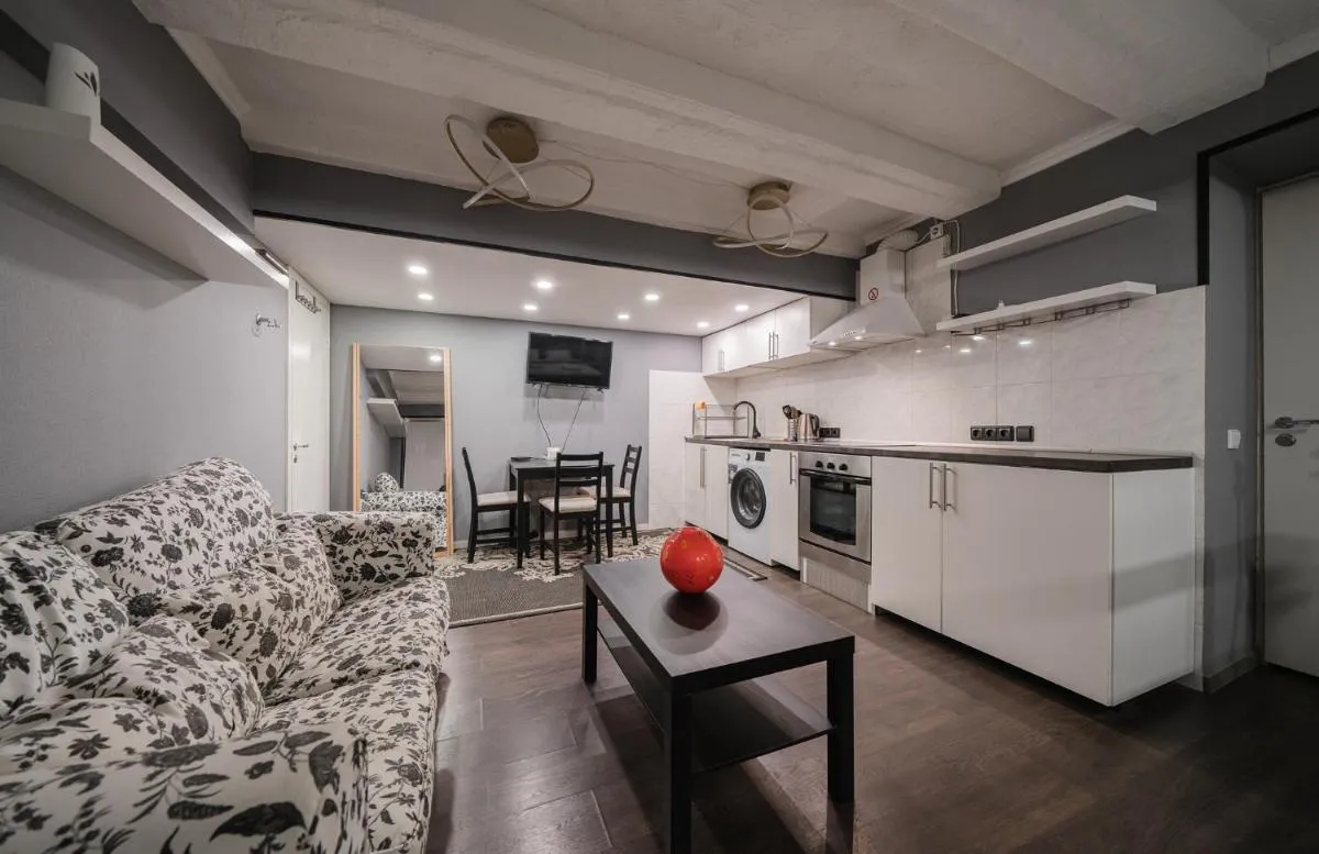 Image 2 of Islandijos Self Check-In Basement Apartments