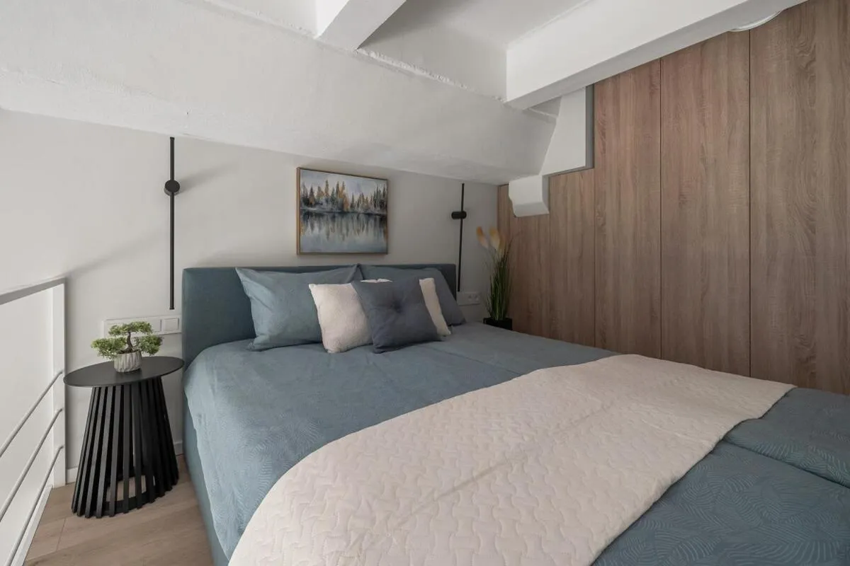 Image 4 of Loft 12