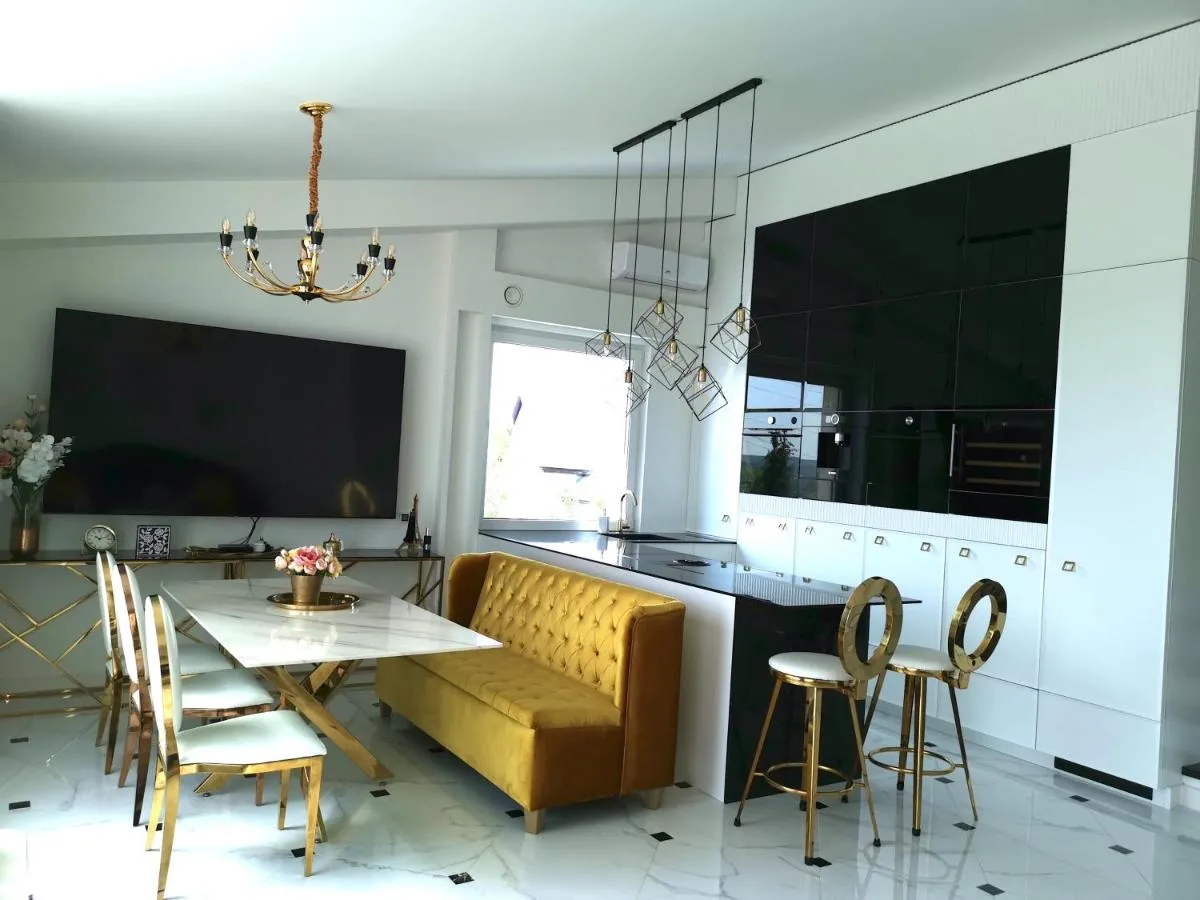 Image 2 of Luxury Penthouse with Large Terrace & Panoramic Old Town View