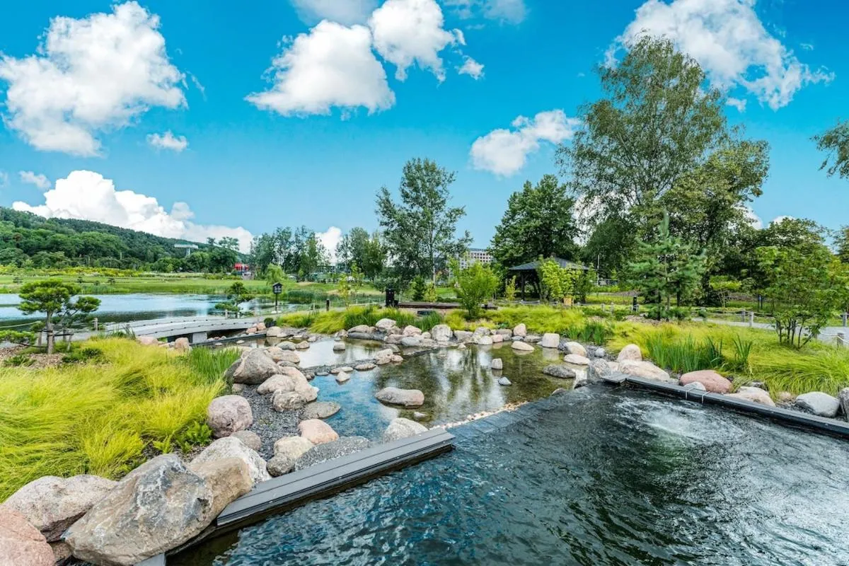 Image 5 of Modern 50m2 Flat by Japanese Garden, 3rd Floor