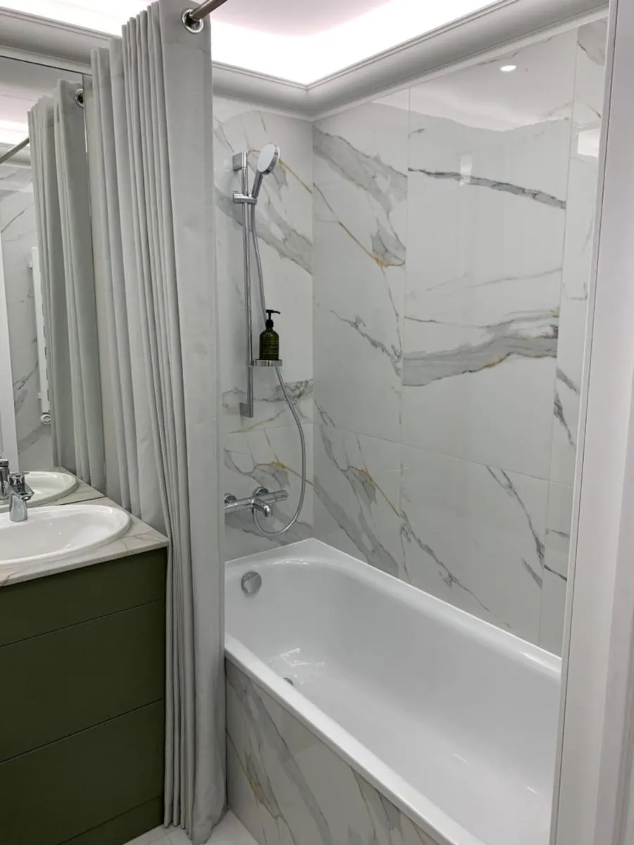 Image 2 of New luxury apartment & free parking