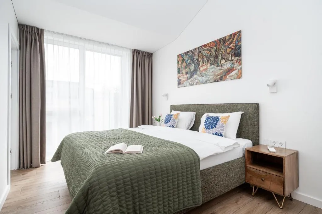 Image of Spacious Apartment w-Balcony & Garage I Cohost