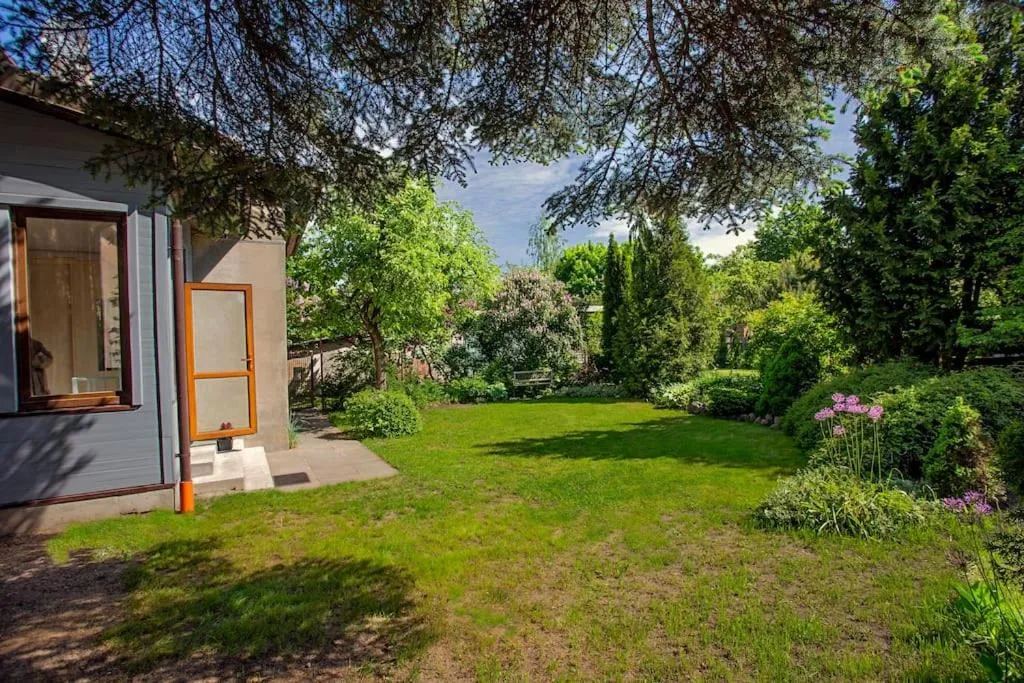 Image of a fairy tale garden in a city